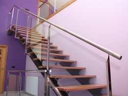 escalera con baranda inox-cristal.JPG