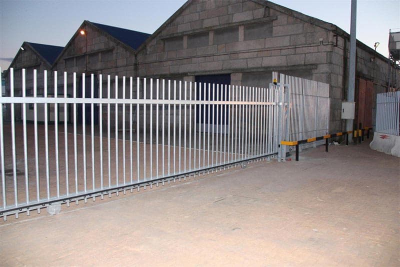 Dudas frecuentes sobre puertas y automatismos en Vigo