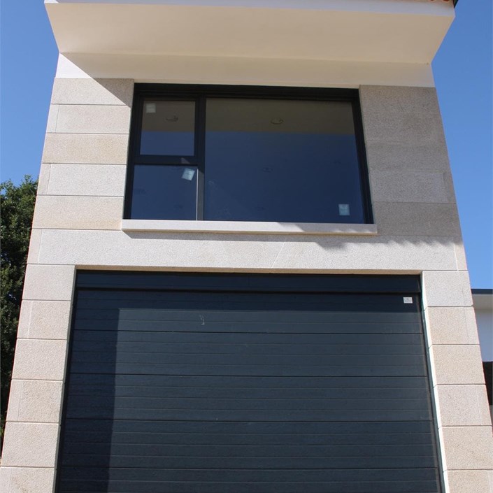 Puertas de garaje seccionales - Puertas (Trabajos de puertas y